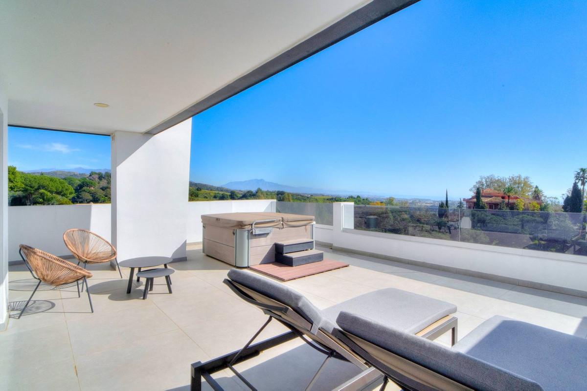 4 Bed Apartment for sale in Estepona Costa Del Sol, Málaga, Spain