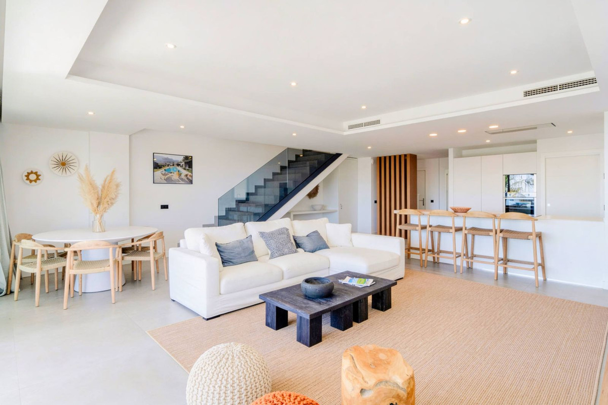 4 Bed Apartment for sale in Estepona Costa Del Sol, Málaga, Spain