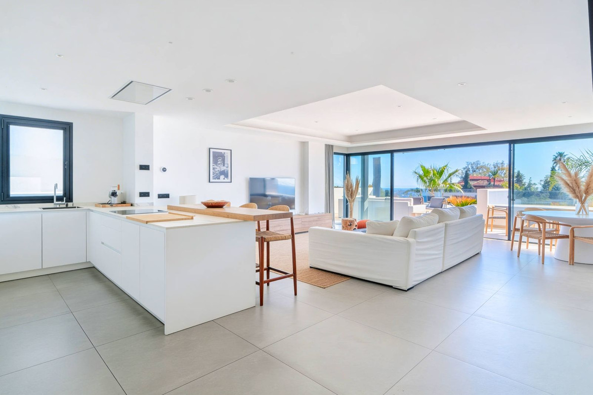 4 Bed Apartment for sale in Estepona Costa Del Sol, Málaga, Spain