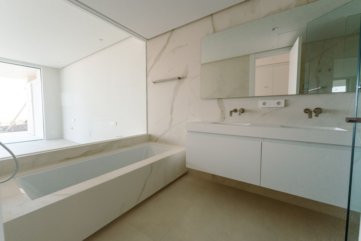 Se vende Apartamento Planta Baja de 3 dormitorios en Costa Del Sol, Málaga, España