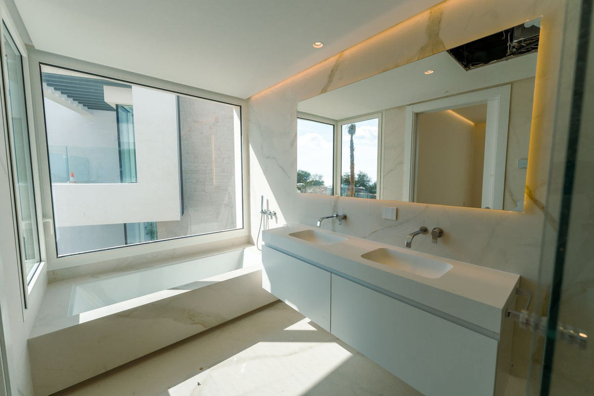 4 Bed Apartment for sale in Ojén Costa Del Sol, Málaga, Spain