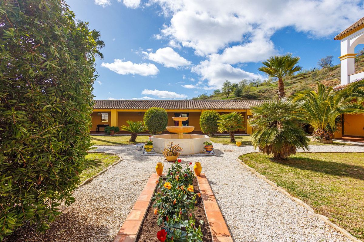 13 Bed Townhouse for sale in Almogía Costa Del Sol, Málaga, Spain