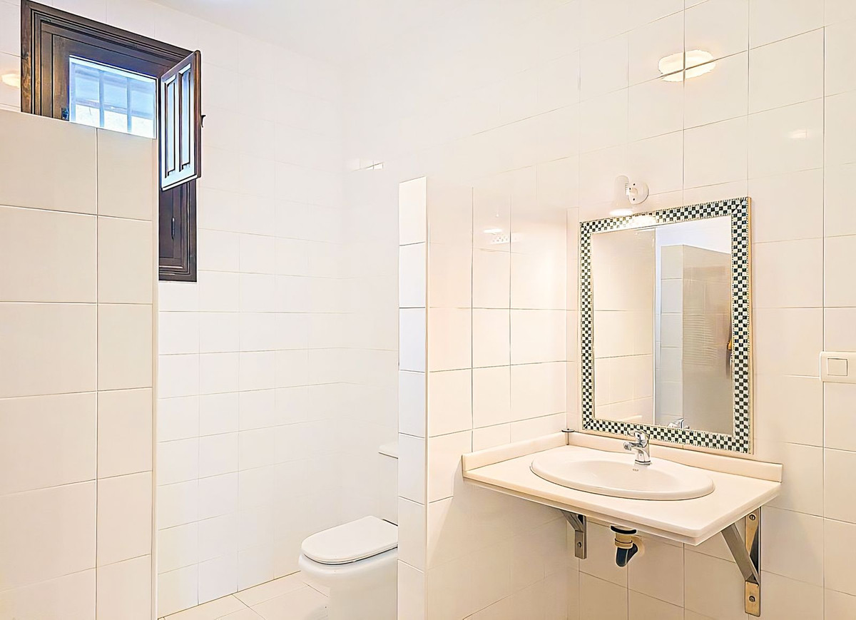 13 Bed Townhouse for sale in Almogía Costa Del Sol, Málaga, Spain