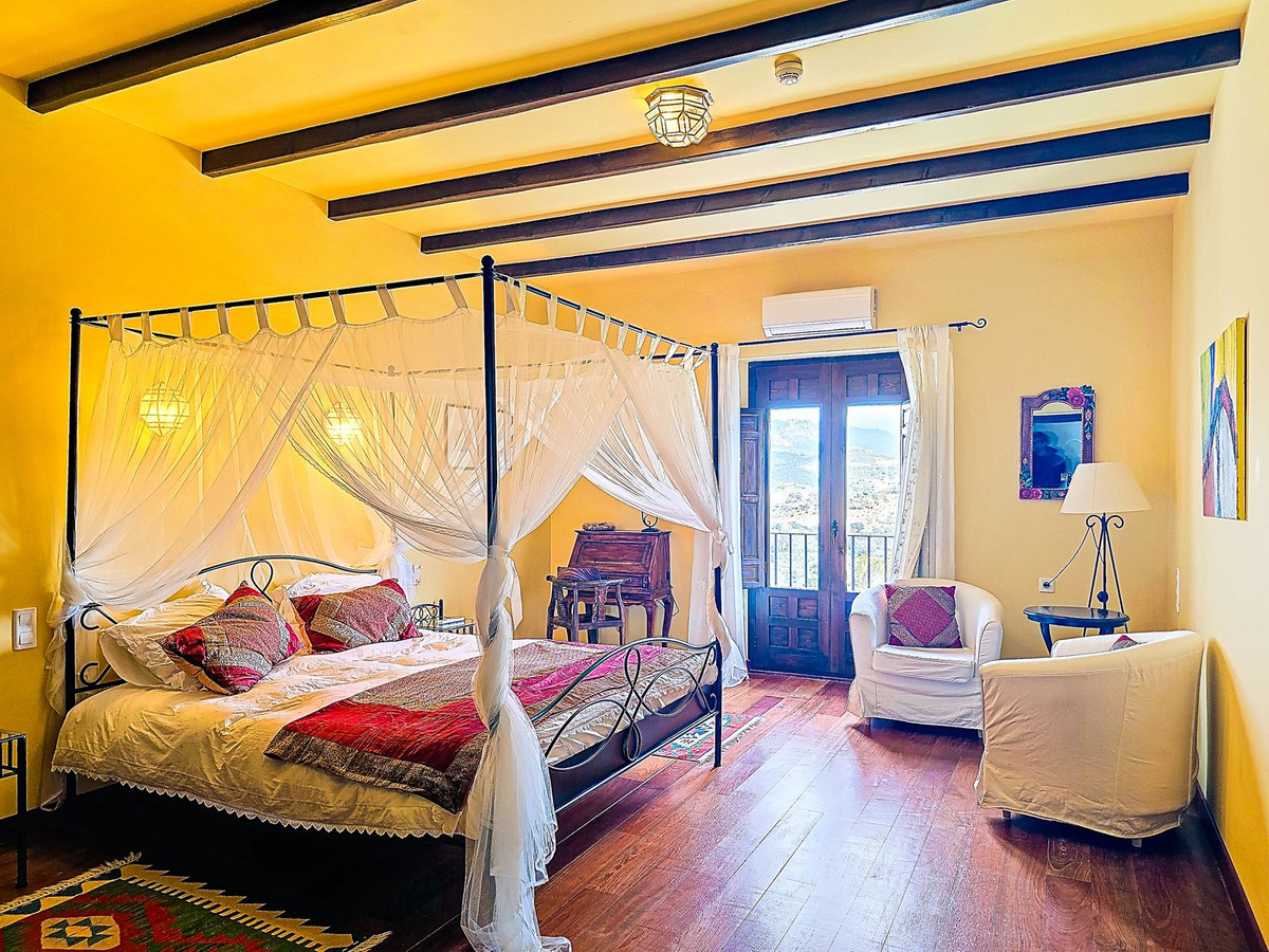 13 Bed Townhouse for sale in Almogía Costa Del Sol, Málaga, Spain