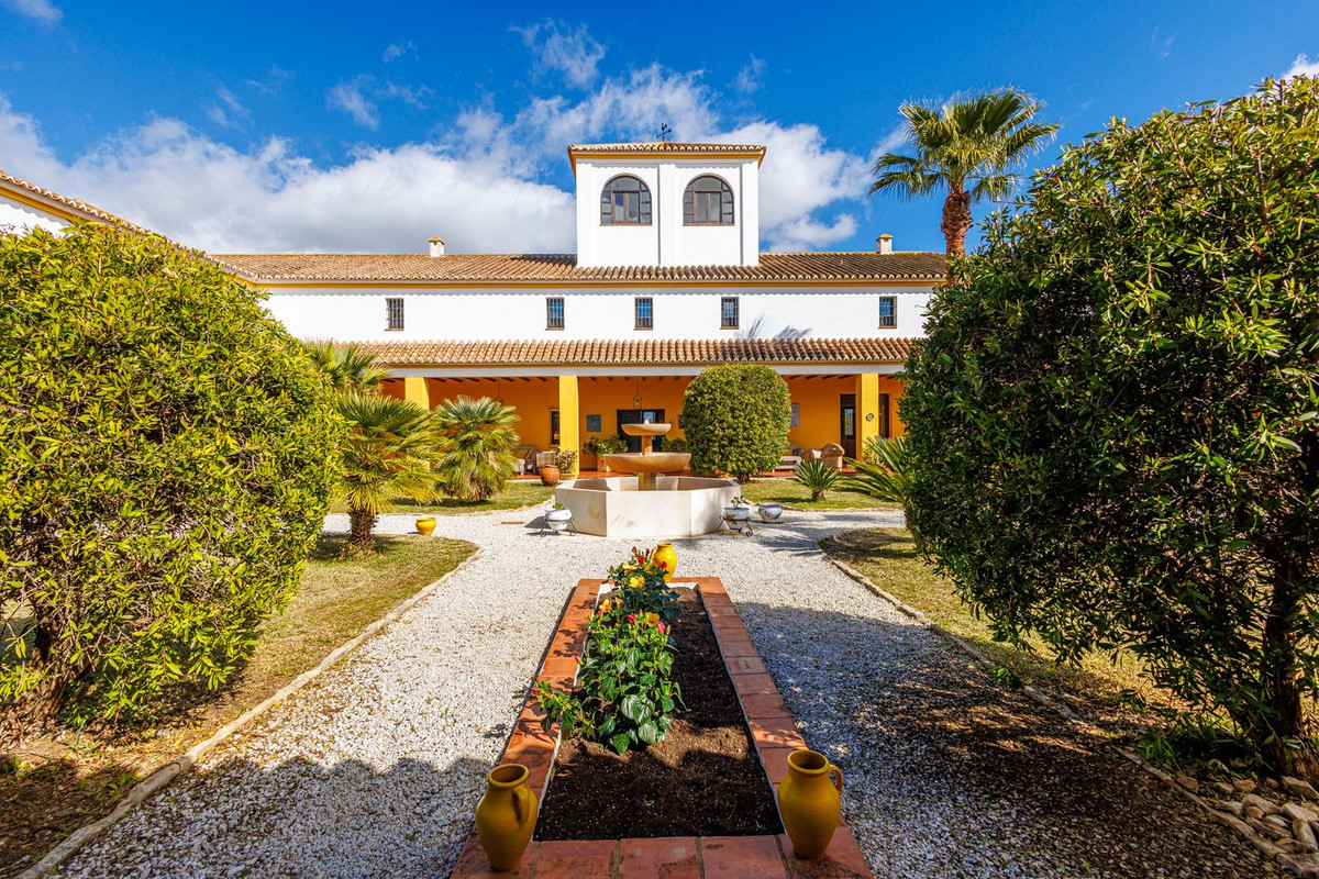 13 Bed Townhouse for sale in Almogía Costa Del Sol, Málaga, Spain