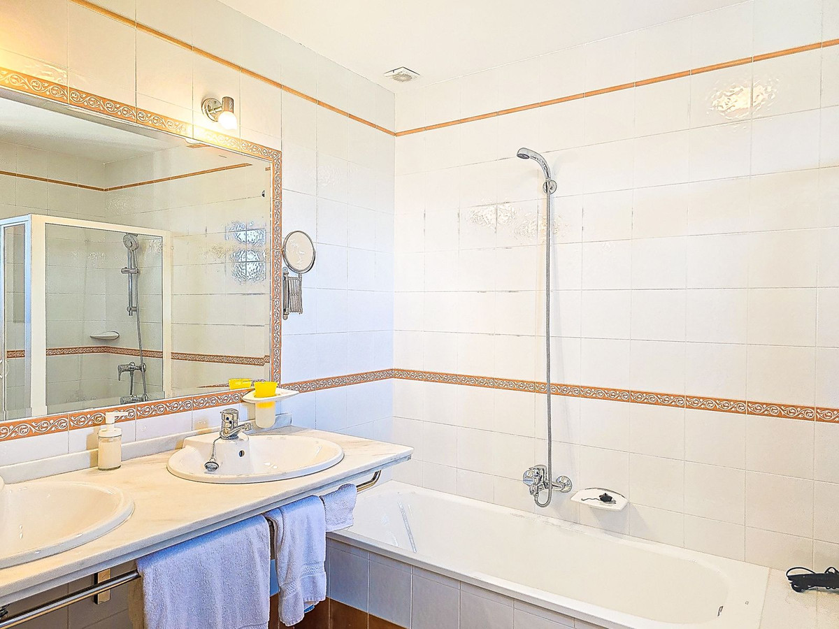 13 Bed Townhouse for sale in Almogía Costa Del Sol, Málaga, Spain
