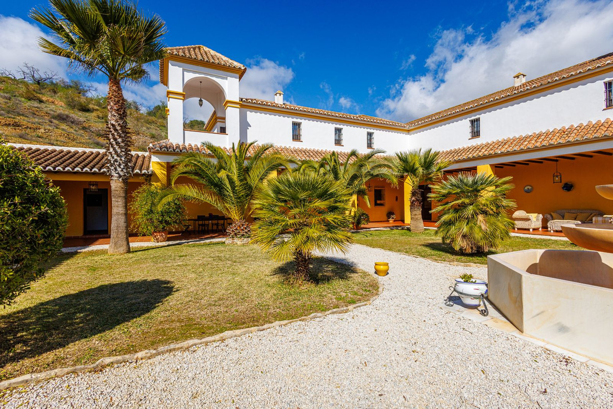 13 Bed Townhouse for sale in Almogía Costa Del Sol, Málaga, Spain