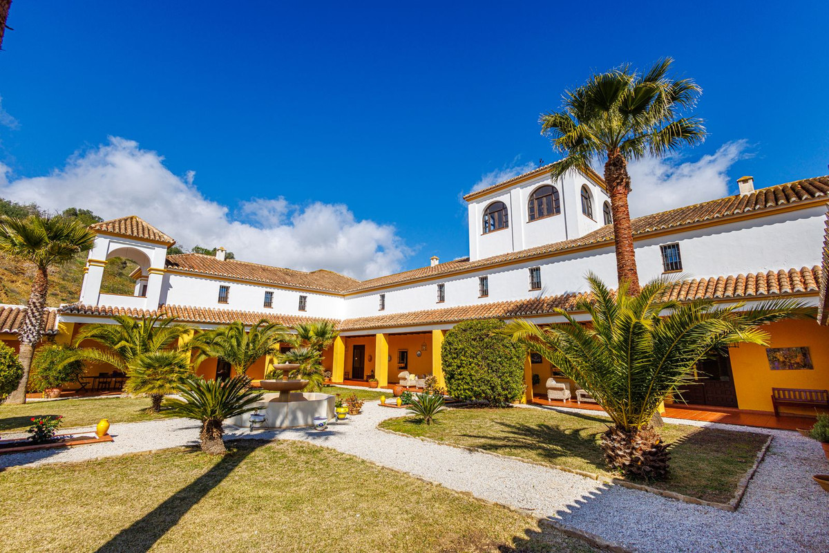 13 Bed Townhouse for sale in Almogía Costa Del Sol, Málaga, Spain