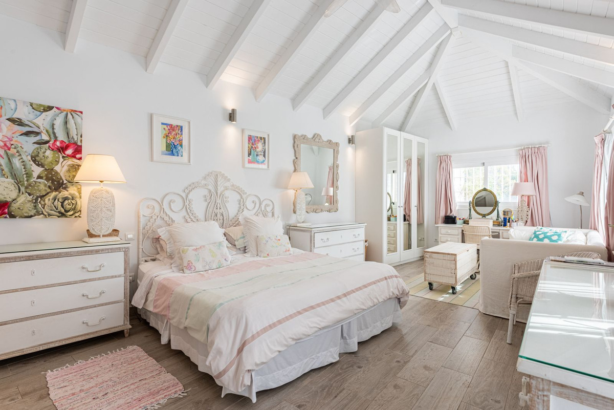 4 Bed Townhouse for sale in Benahavís Costa Del Sol, Málaga, Spain