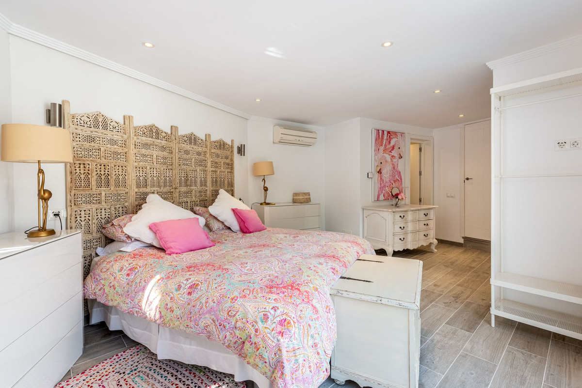 4 Bed Townhouse for sale in Benahavís Costa Del Sol, Málaga, Spain