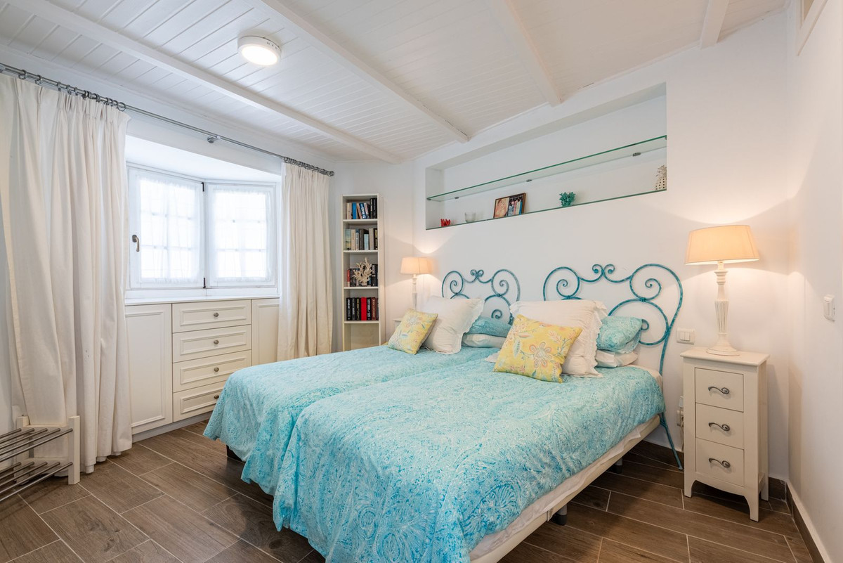 4 Bed Townhouse for sale in Benahavís Costa Del Sol, Málaga, Spain