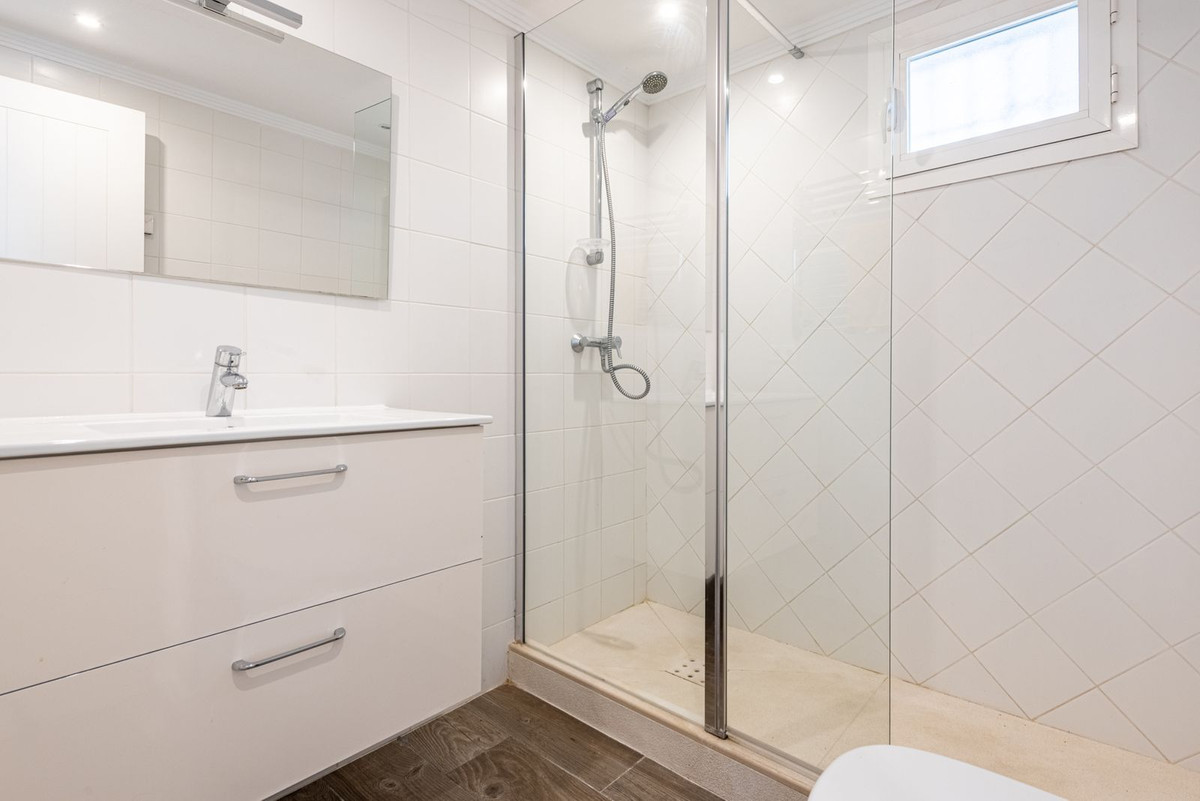 4 Bed Townhouse for sale in Benahavís Costa Del Sol, Málaga, Spain