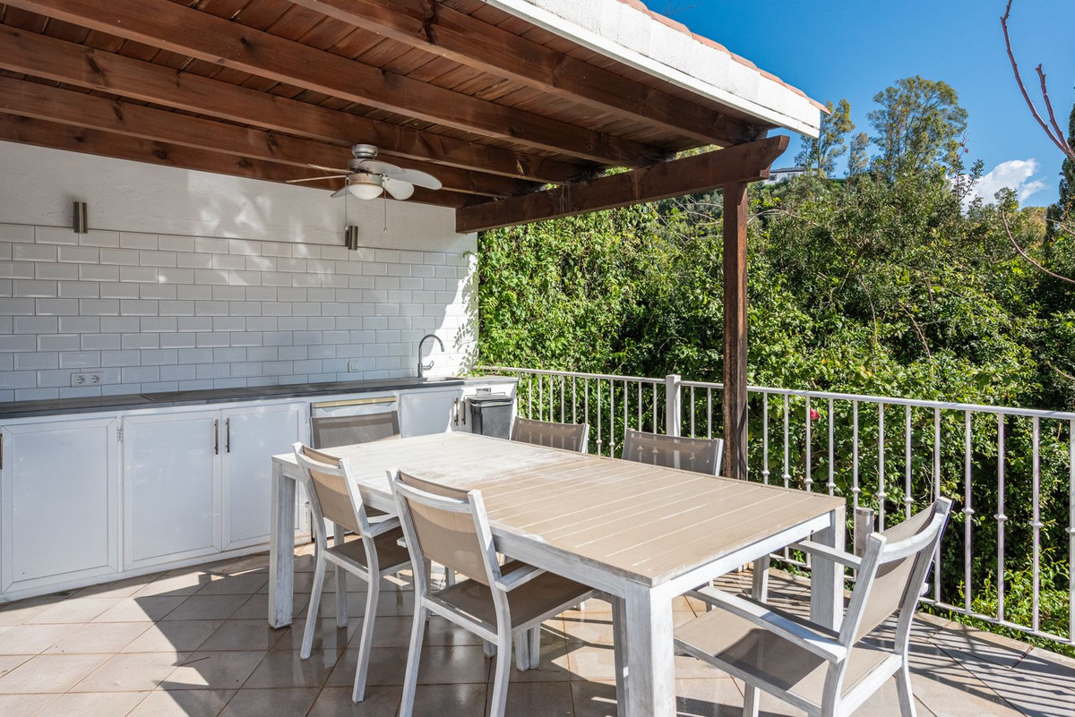 4 Bed Townhouse for sale in Benahavís Costa Del Sol, Málaga, Spain
