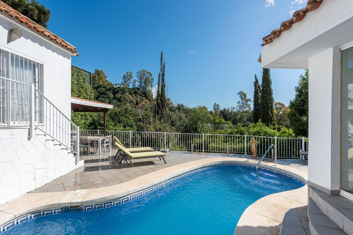 4 Bed Townhouse for sale in Benahavís Costa Del Sol, Málaga, Spain
