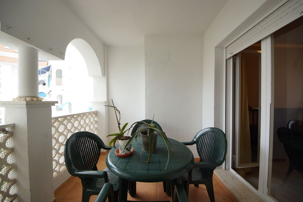 Se vende Apartamento Planta Media de 3 dormitorios en Costa Del Sol, Málaga, España