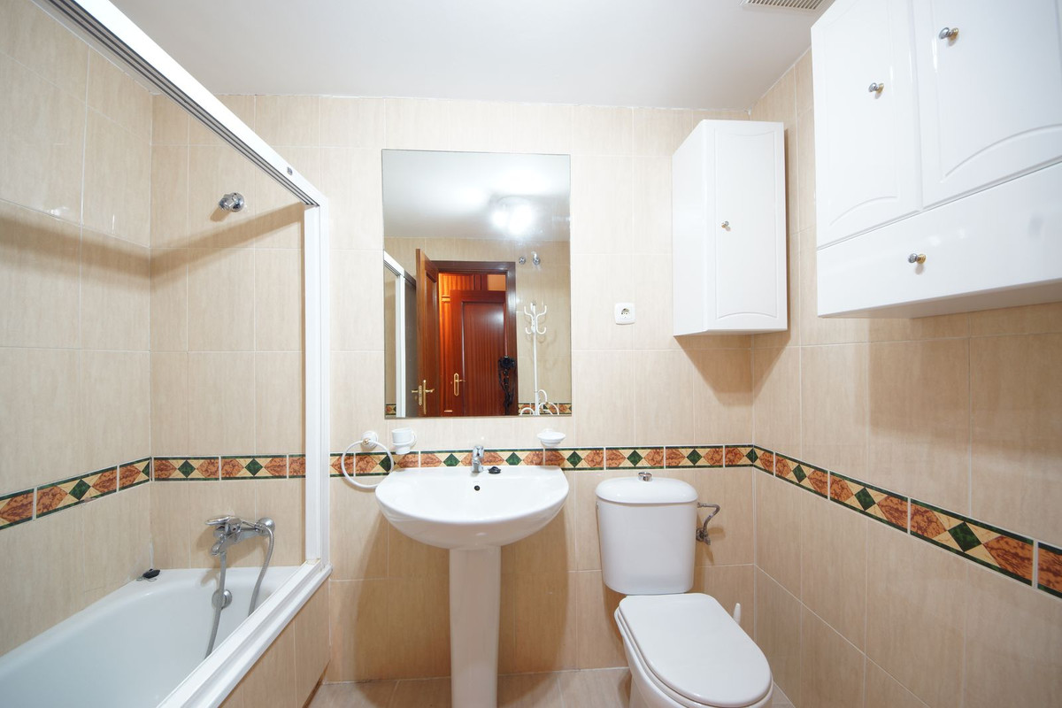 Se vende Apartamento Planta Media de 3 dormitorios en Costa Del Sol, Málaga, España