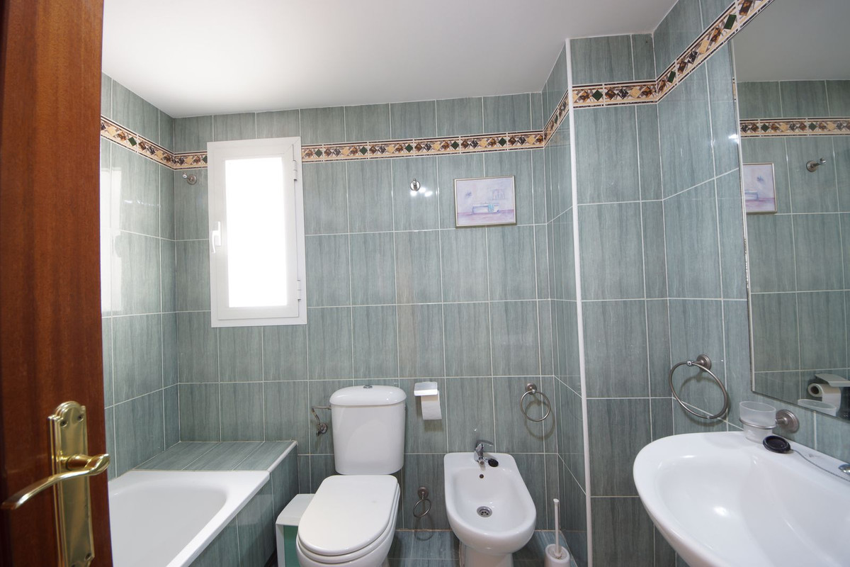 Se vende Apartamento Planta Media de 3 dormitorios en Costa Del Sol, Málaga, España