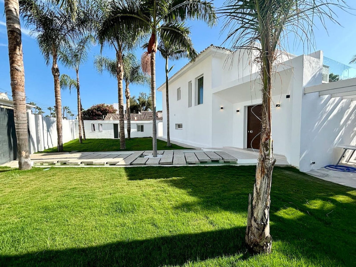 6 Bed Townhouse for sale in Marbella Costa Del Sol, Málaga, Spain