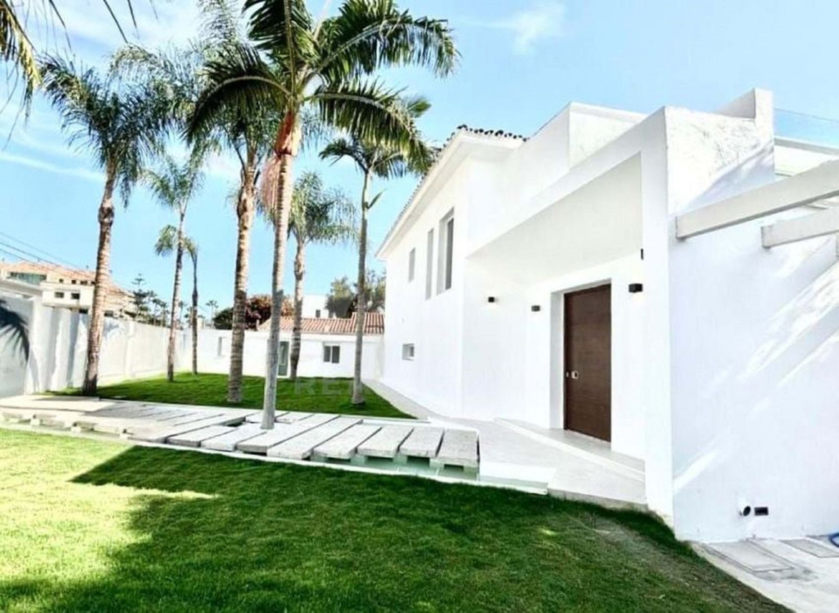 6 Bed Townhouse for sale in Marbella Costa Del Sol, Málaga, Spain