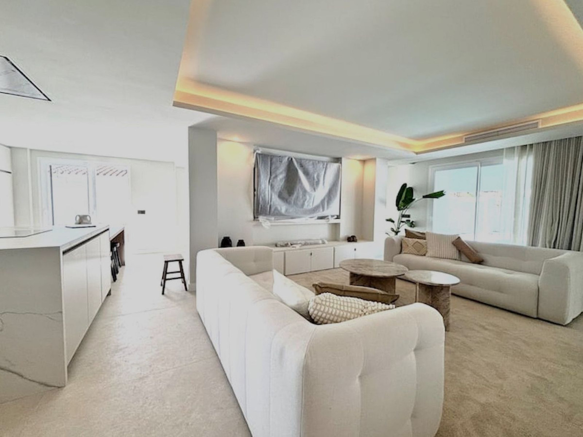 6 Bed Townhouse for sale in Marbella Costa Del Sol, Málaga, Spain