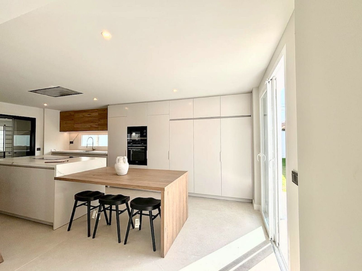 6 Bed Townhouse for sale in Marbella Costa Del Sol, Málaga, Spain