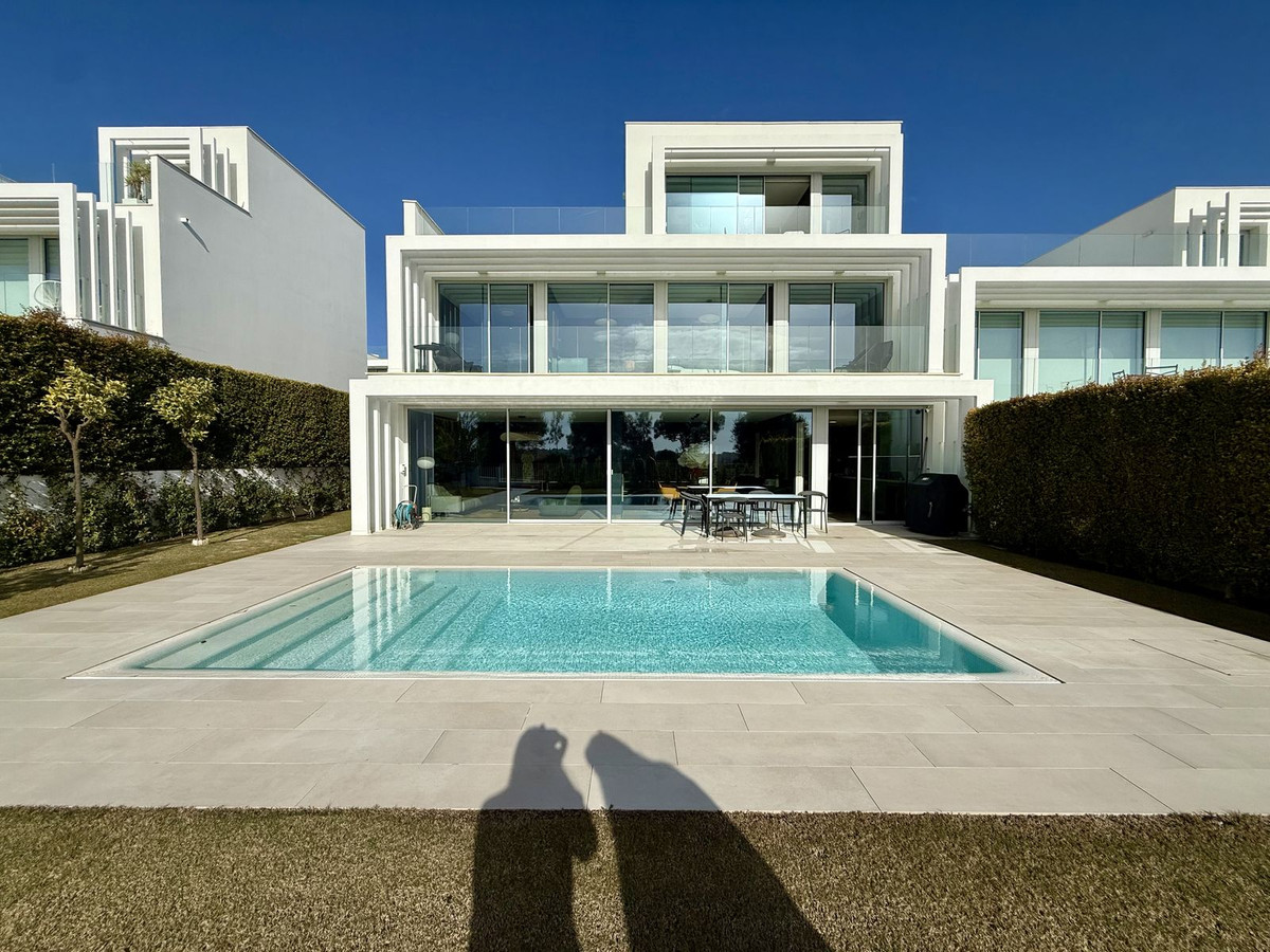 Se vende Pareada de 5 dormitorios en Costa Del Sol, Cadiz, España