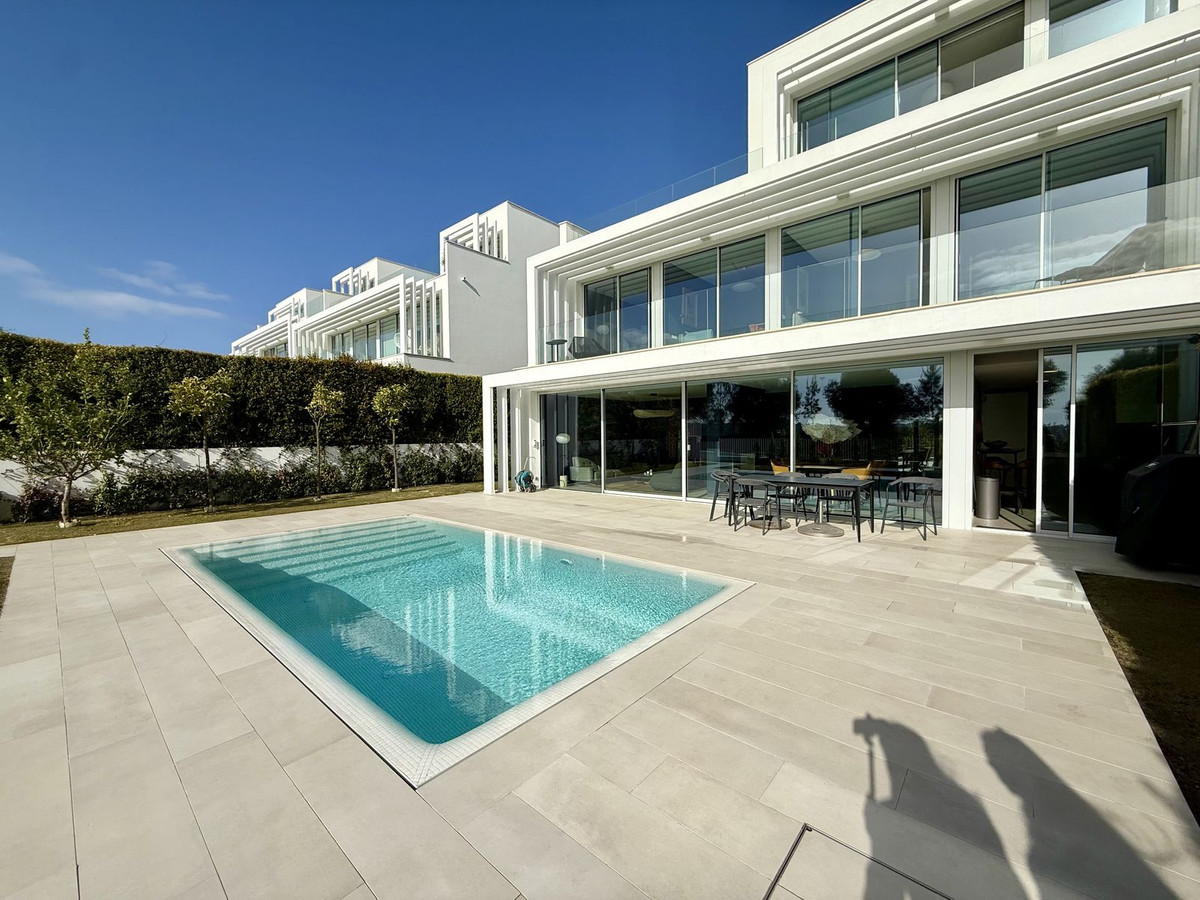 Se vende Pareada de 5 dormitorios en Costa Del Sol, Cadiz, España