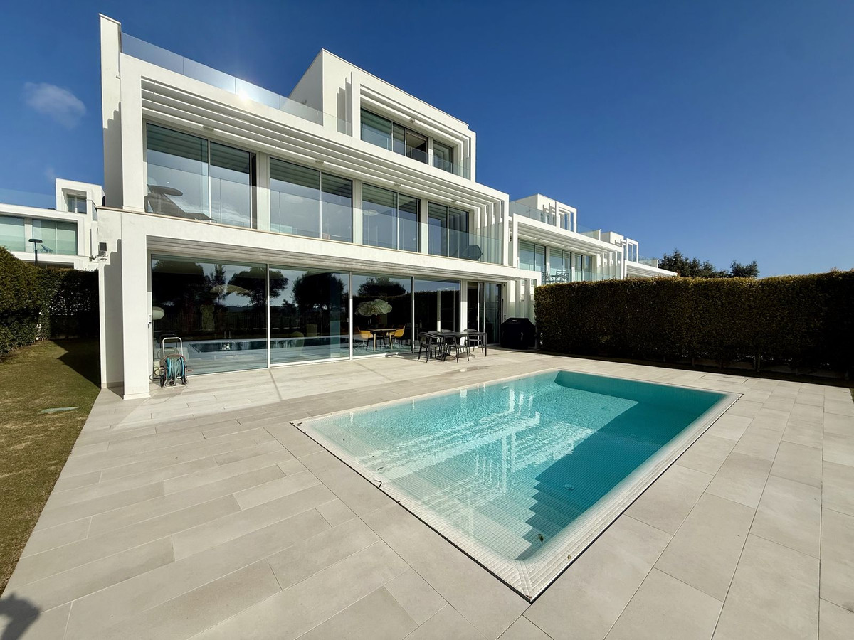 Se vende Pareada de 5 dormitorios en Costa Del Sol, Cadiz, España