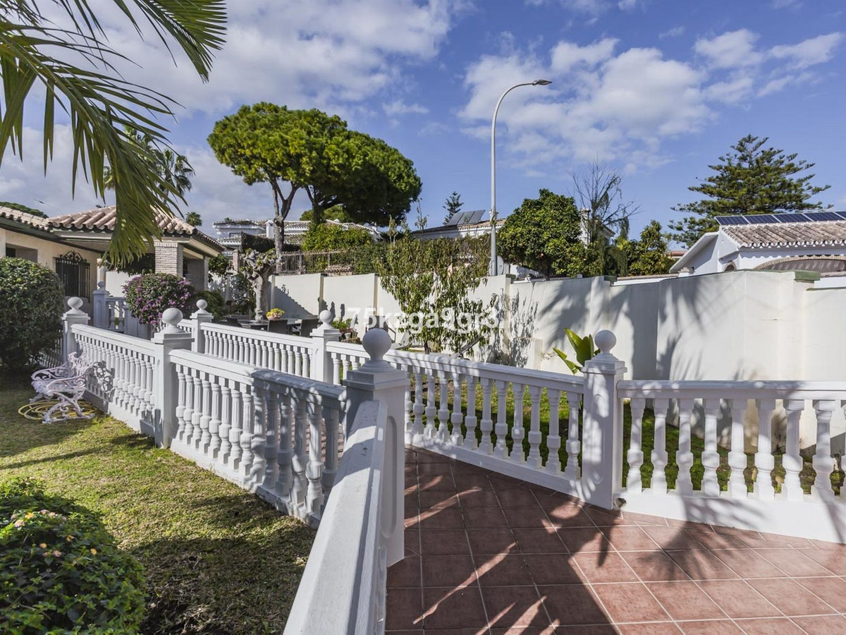Se vende Villa - Chalet de 6 dormitorios en Costa Del Sol, Málaga, España