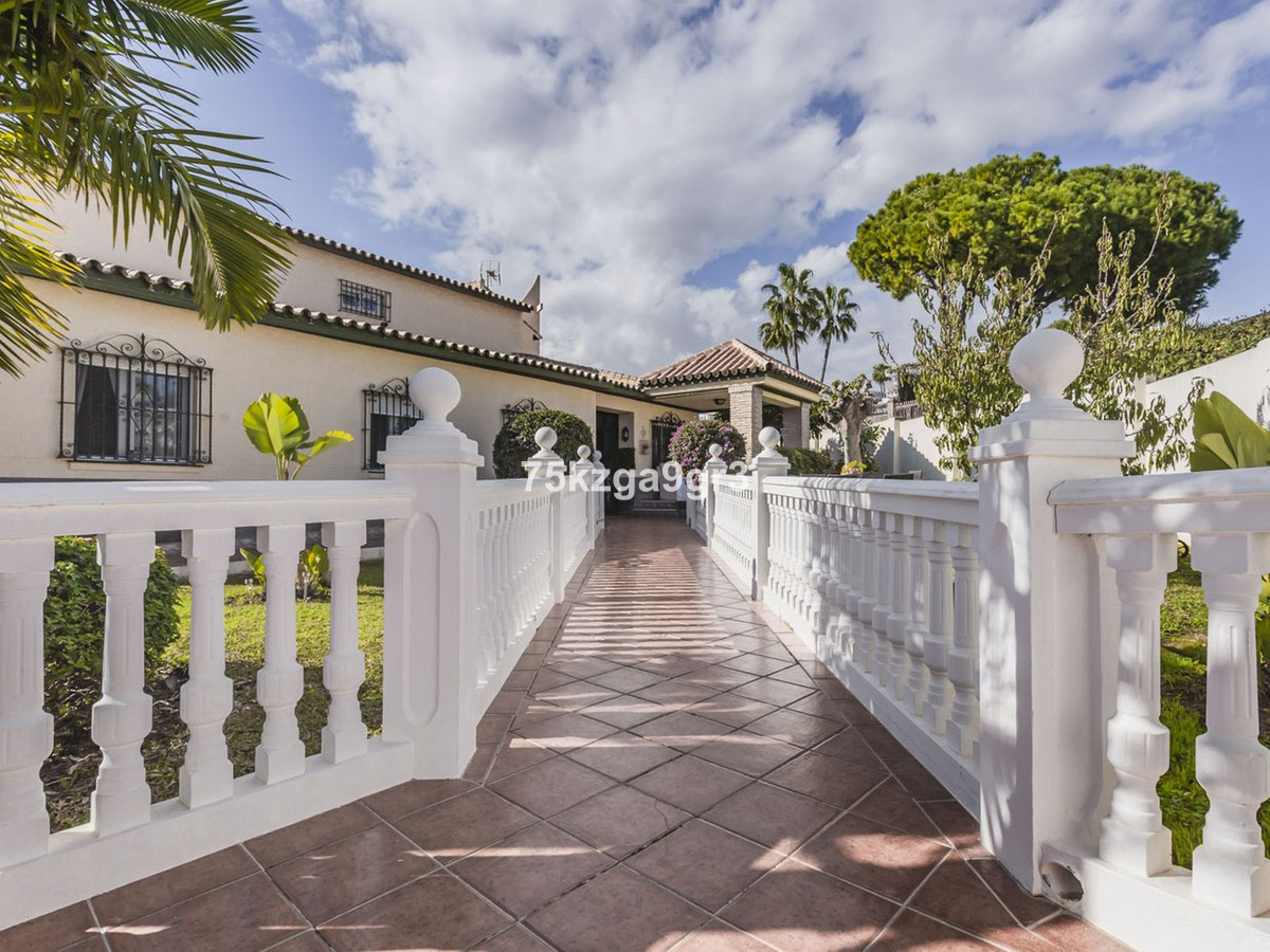 Se vende Villa - Chalet de 6 dormitorios en Costa Del Sol, Málaga, España