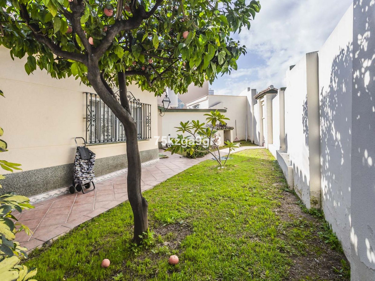 Se vende Villa - Chalet de 6 dormitorios en Costa Del Sol, Málaga, España
