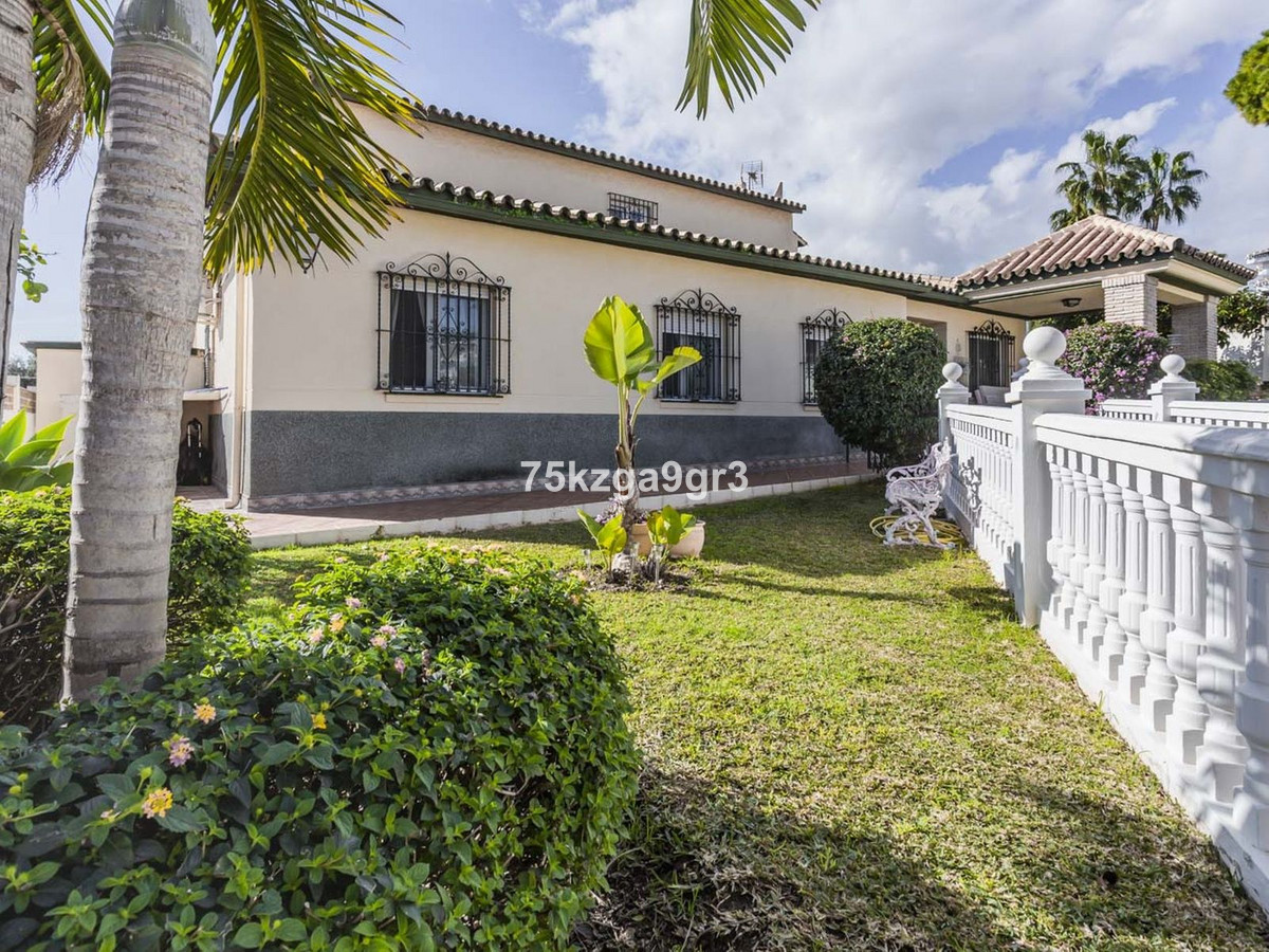 Se vende Villa - Chalet de 6 dormitorios en Costa Del Sol, Málaga, España