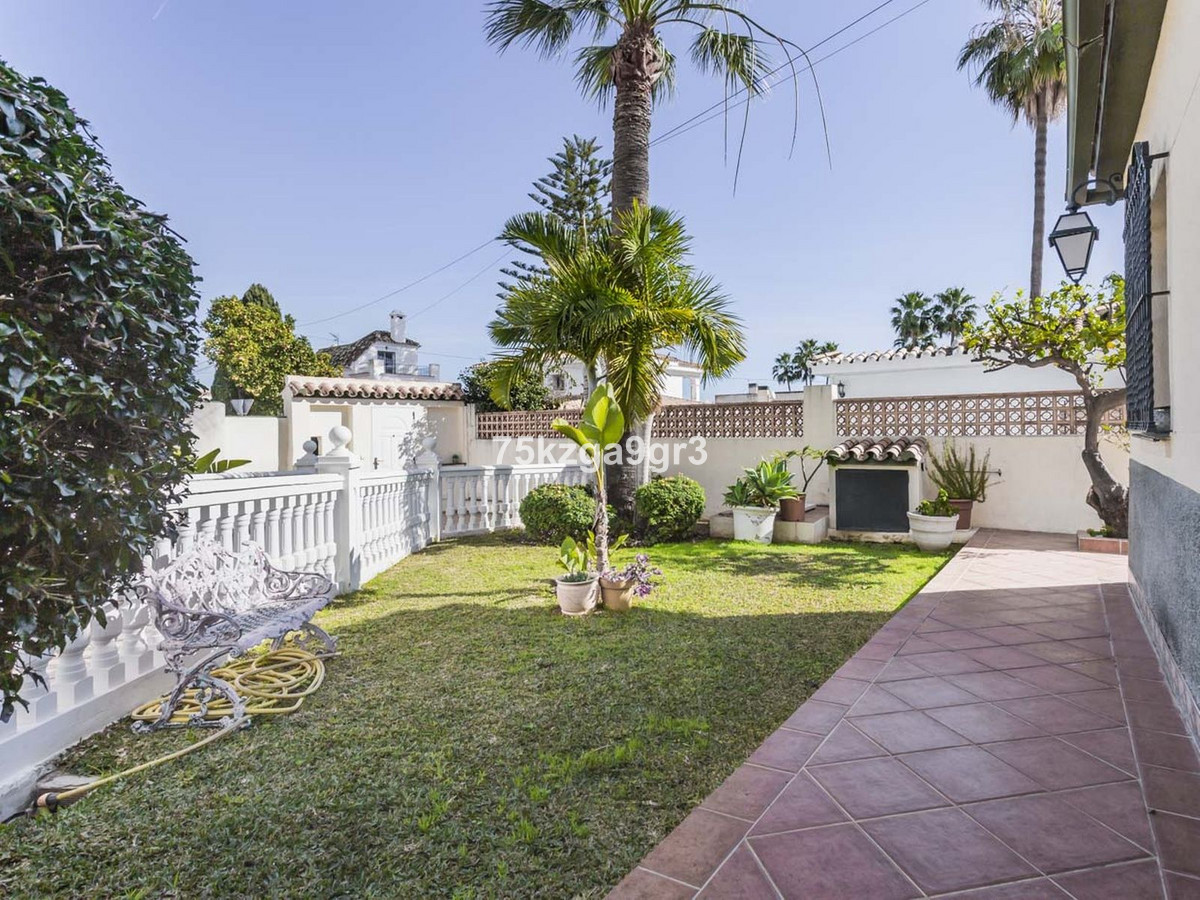 Se vende Villa - Chalet de 6 dormitorios en Costa Del Sol, Málaga, España