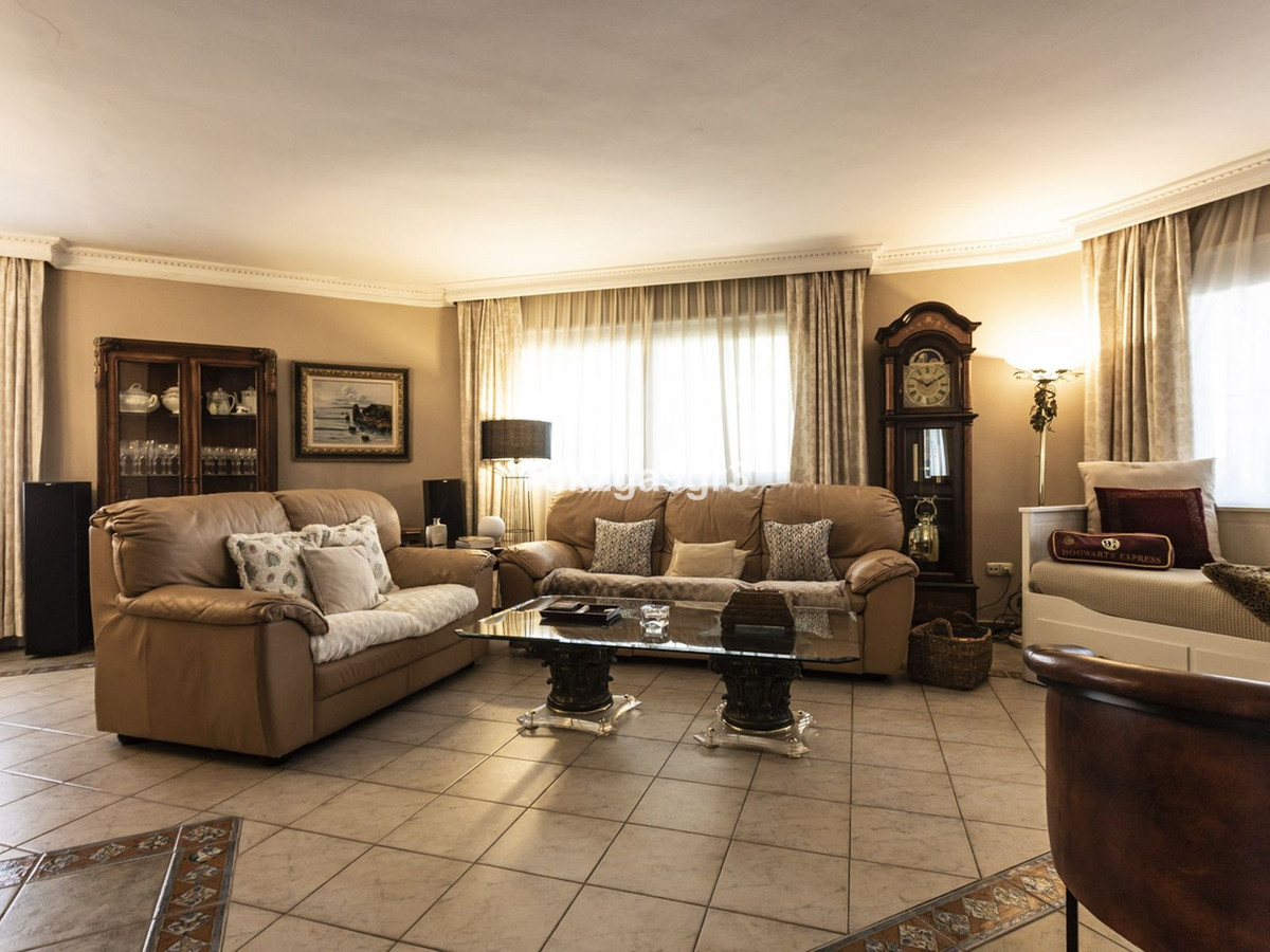 Se vende Villa - Chalet de 6 dormitorios en Costa Del Sol, Málaga, España