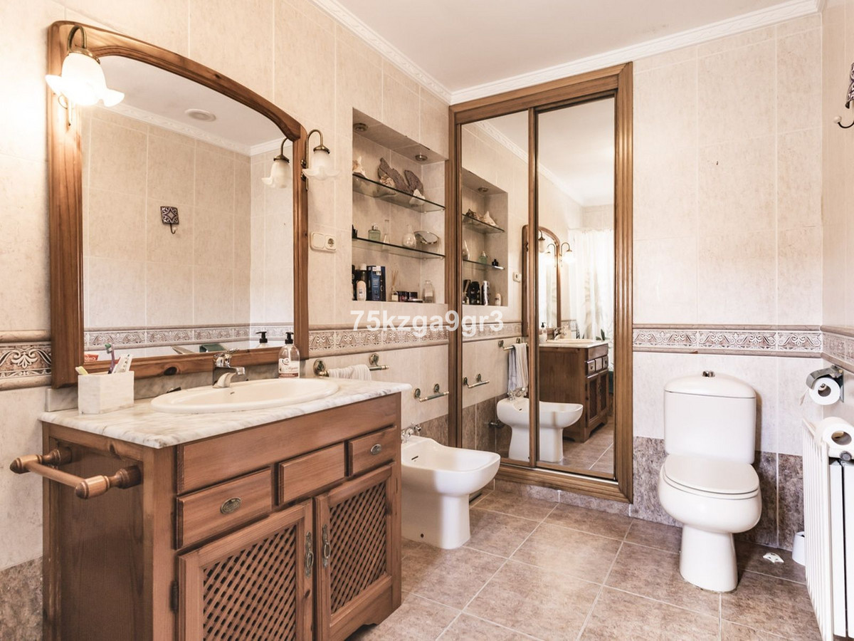 Se vende Villa - Chalet de 6 dormitorios en Costa Del Sol, Málaga, España