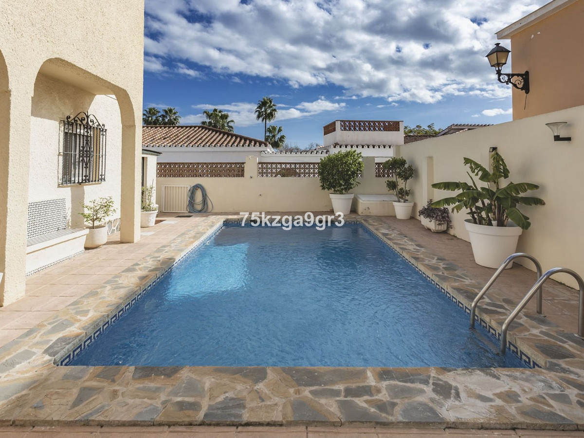 Se vende Villa - Chalet de 6 dormitorios en Costa Del Sol, Málaga, España