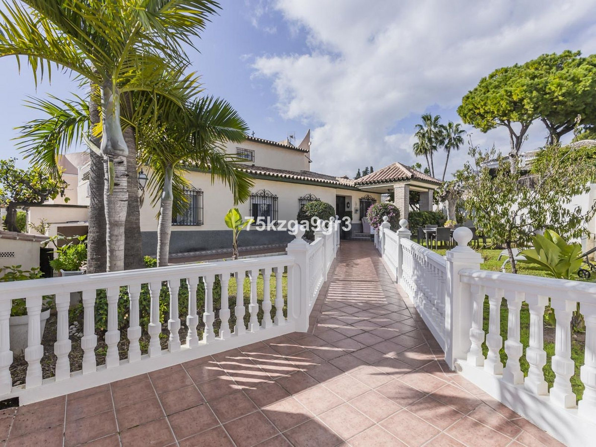 Se vende Villa - Chalet de 6 dormitorios en Costa Del Sol, Málaga, España