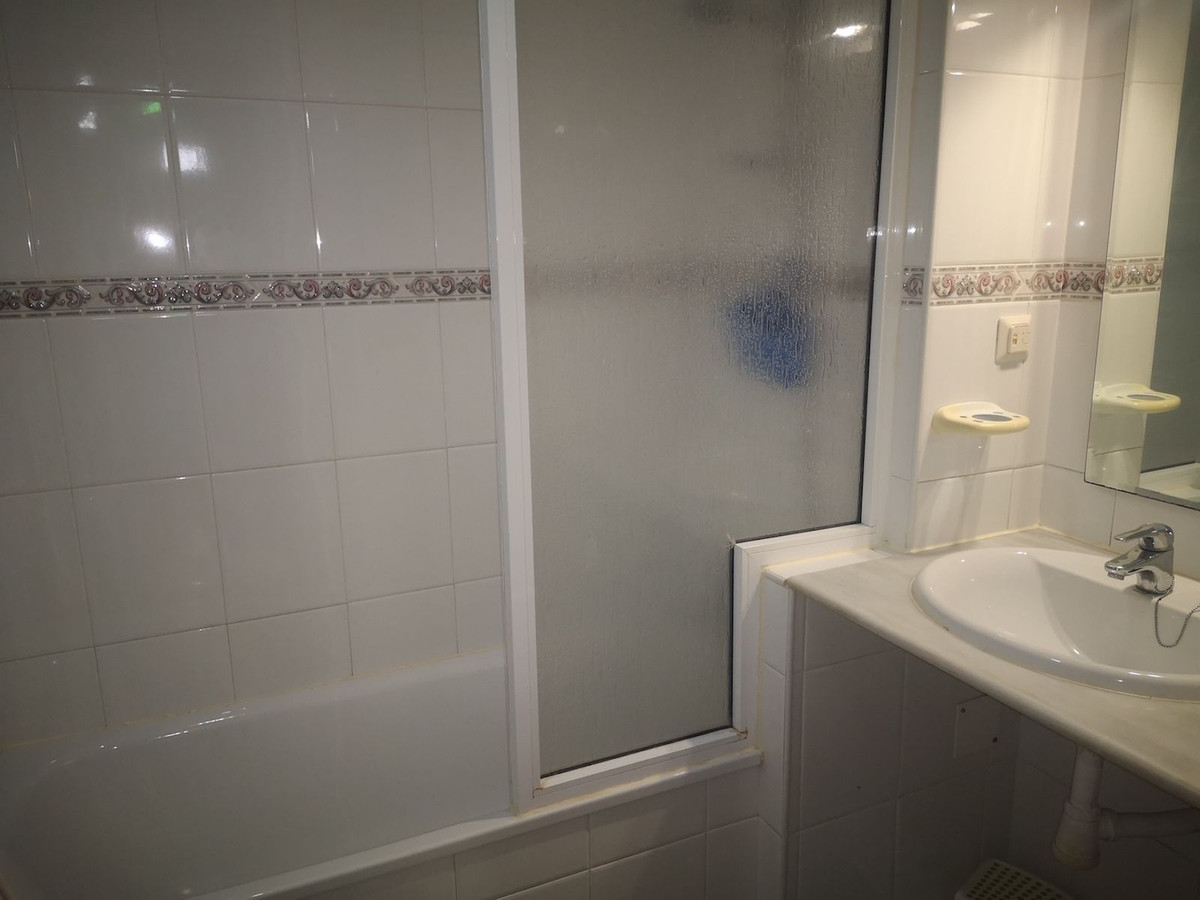 Se vende Villa - Chalet de 4 dormitorios en Costa Del Sol, Málaga, España