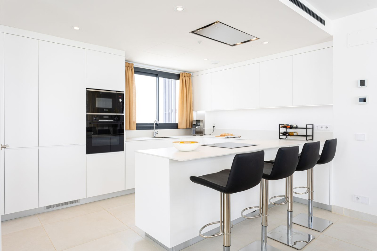 3 Bed Apartment for sale in Fuengirola Costa Del Sol, Málaga, Spain