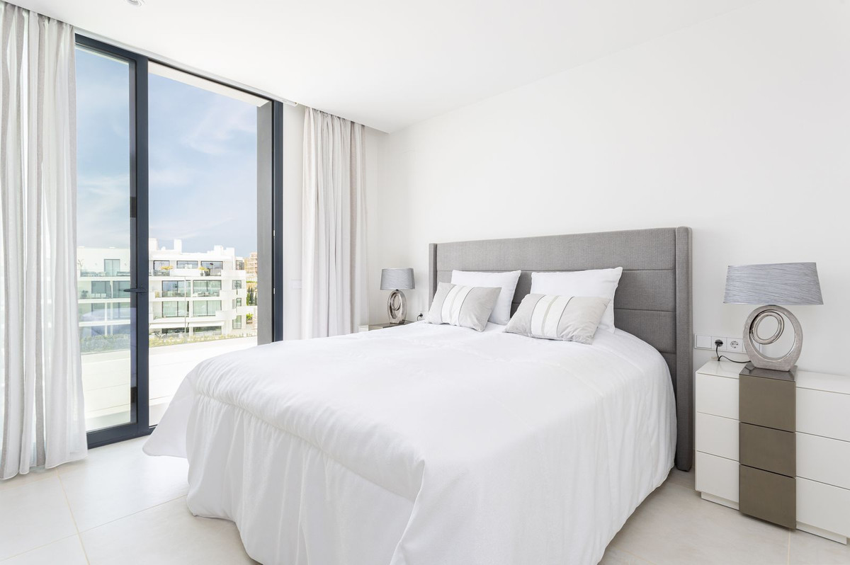 3 Bed Apartment for sale in Fuengirola Costa Del Sol, Málaga, Spain