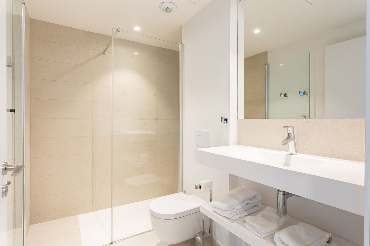 3 Bed Apartment for sale in Fuengirola Costa Del Sol, Málaga, Spain