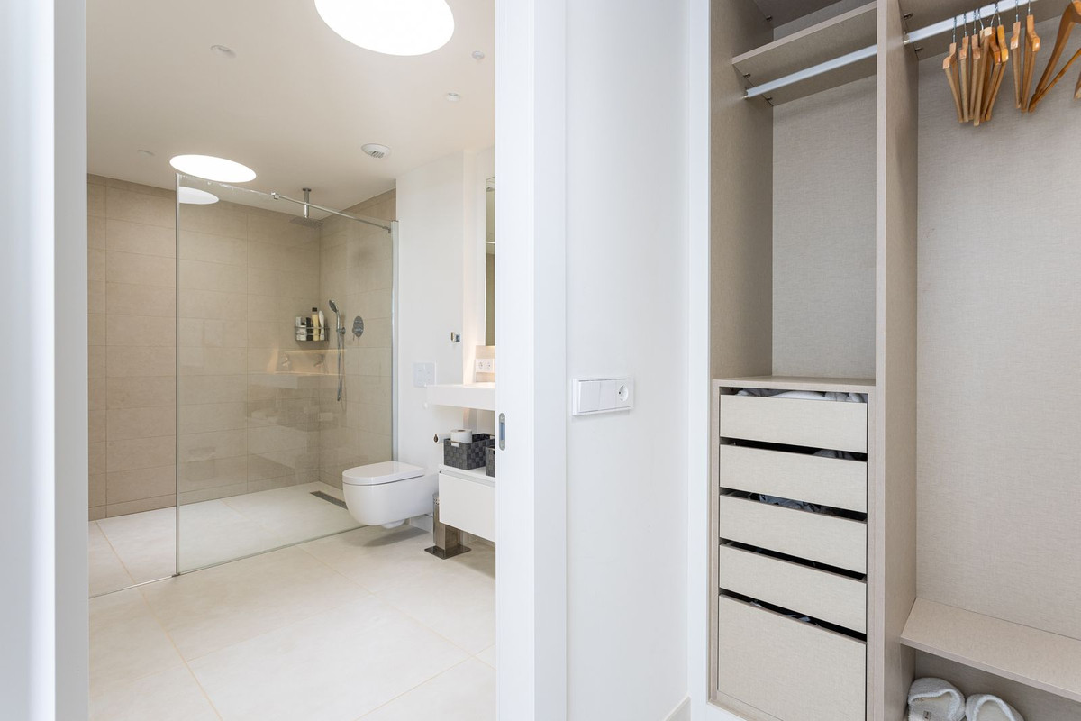 3 Bed Apartment for sale in Fuengirola Costa Del Sol, Málaga, Spain