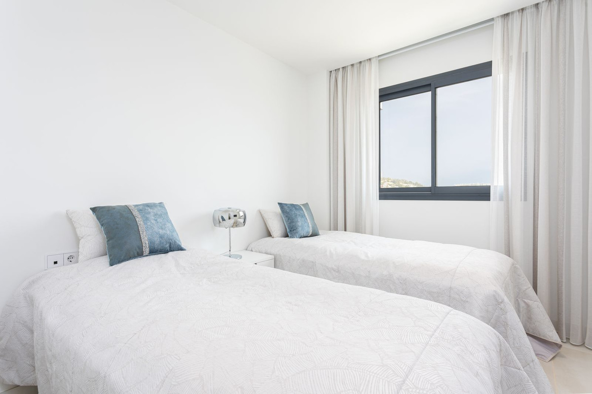 3 Bed Apartment for sale in Fuengirola Costa Del Sol, Málaga, Spain