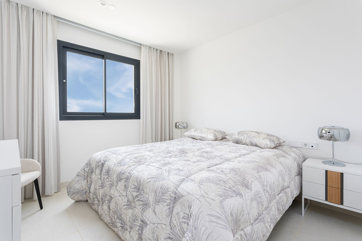 3 Bed Apartment for sale in Fuengirola Costa Del Sol, Málaga, Spain