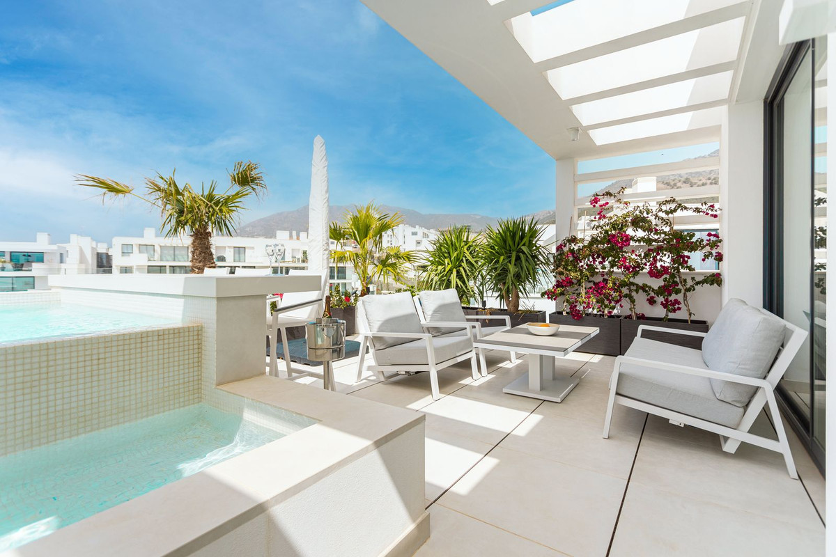 3 Bed Apartment for sale in Fuengirola Costa Del Sol, Málaga, Spain