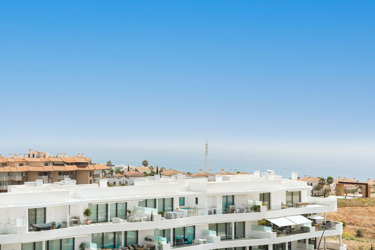 3 Bed Apartment for sale in Fuengirola Costa Del Sol, Málaga, Spain