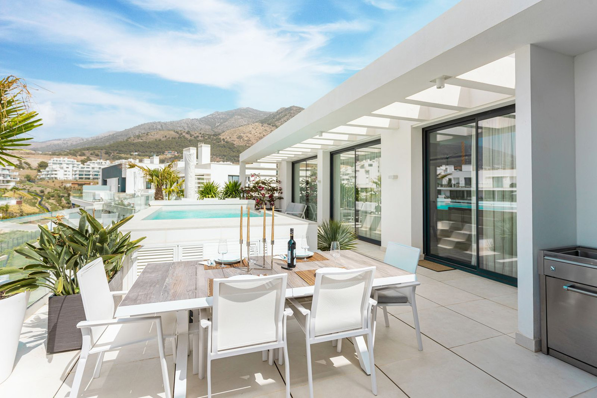 3 Bed Apartment for sale in Fuengirola Costa Del Sol, Málaga, Spain