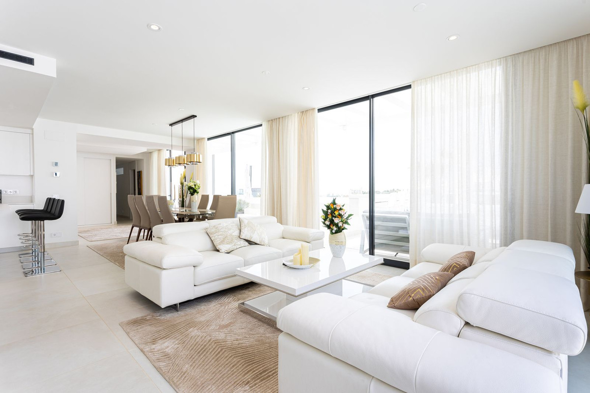 3 Bed Apartment for sale in Fuengirola Costa Del Sol, Málaga, Spain