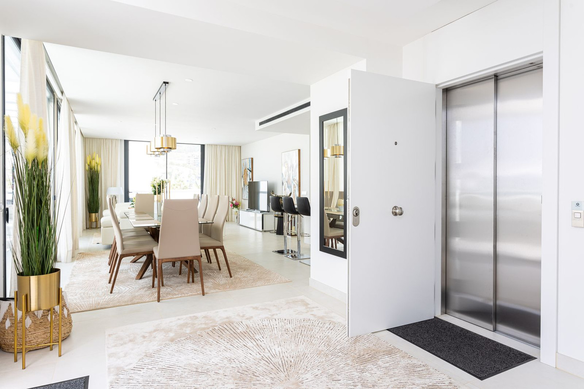 3 Bed Apartment for sale in Fuengirola Costa Del Sol, Málaga, Spain