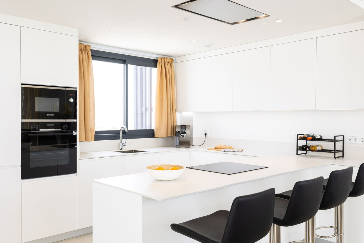 3 Bed Apartment for sale in Fuengirola Costa Del Sol, Málaga, Spain